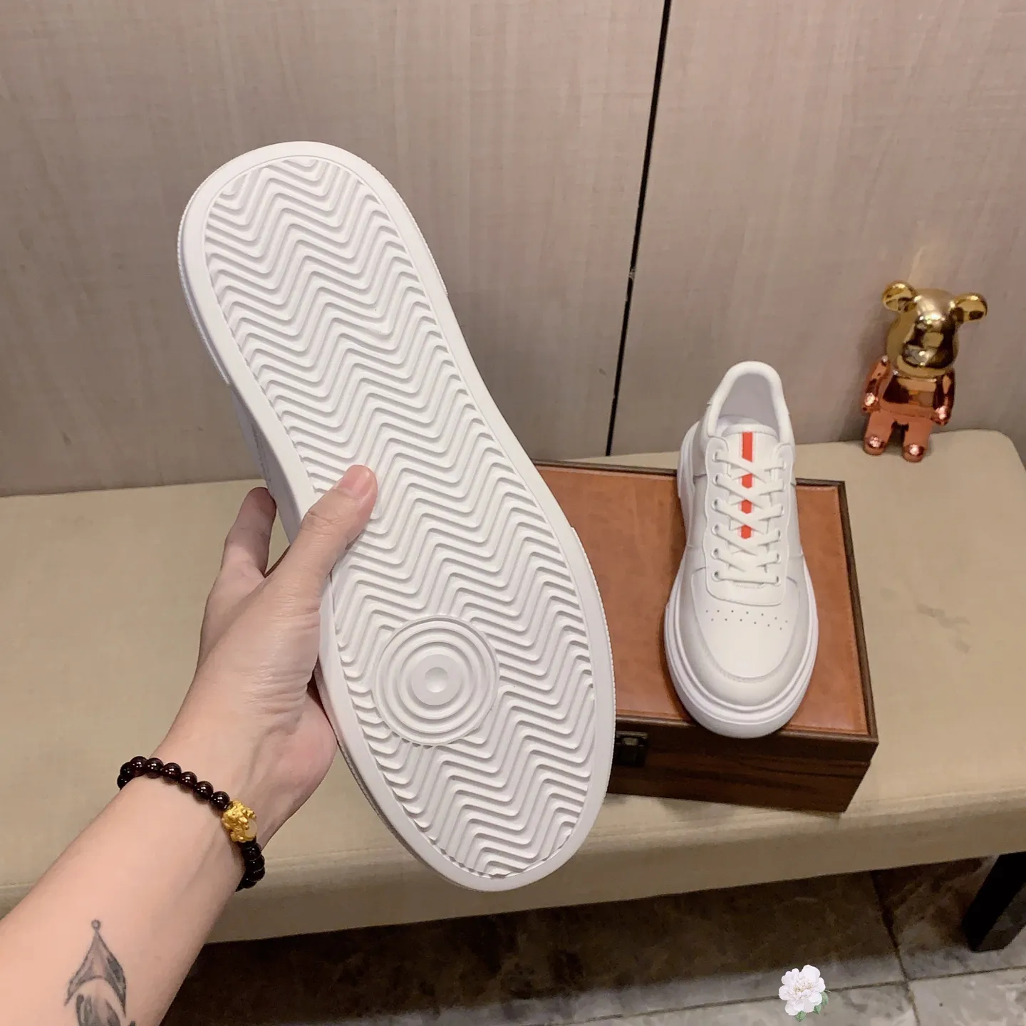 Men's men's shoes💰460💰💰🎩🎩[Lightning][Lightning] "PRADA*" The latest and most popular casual shoes, top brand [seduce] luxury ~ purchasing agency, top ~ quality. [Strong] The upper is made of imported breathable cowhide with material ➕ breathable sheepskin feet (•) and fine workmanship. The original stylish and stylish soft rubber wear-resistant and non-slip outsole is light and comfortable on the feet. The real thing looks better when photographed in person. 0128: Size: 38-44, 45 sizes can be customized, black, white